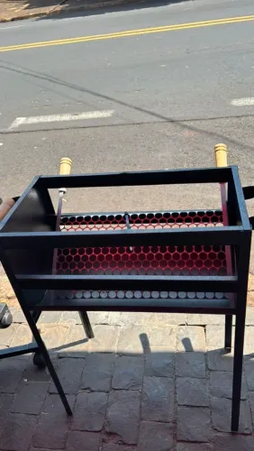 Churrasqueira de Ferro - Grande e Reforçada - Excelente para Churrasco em casa e familia