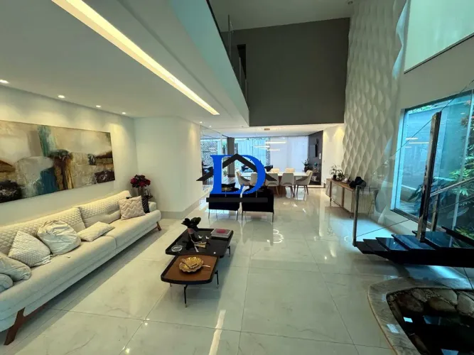 Sobrado de Alto Padrão à Venda no Jardins Madri - 4 Suítes, 338 m² e Piscina, Pronto para