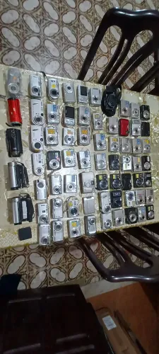 LOTE IMENSO DE MAQUINAS CYBER-SHOT SONY,YASHICA,SANSUNG ETC 68 UNIDADES