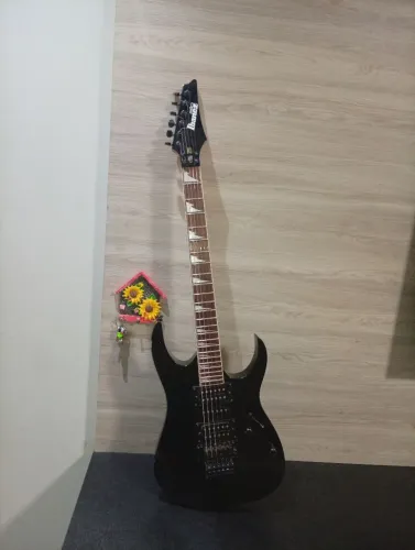 Guitarra Ibanez GIO GRG270DXB ponte floyd rose