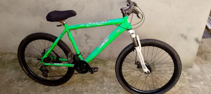 Bicicleta de alumínio aro 26