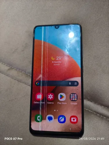Samsung A32 128 gigas, tem umas listras na tela que não interfere em nada nonuso
