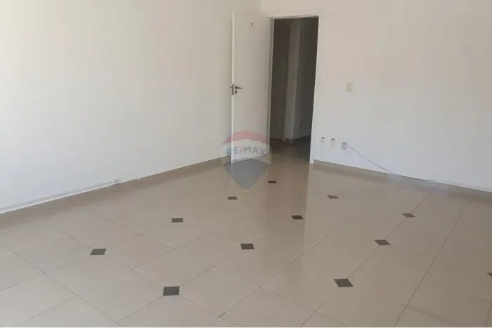 Sala comercial excepcional, com 23m² de área útil, localizada no centro da cidade.