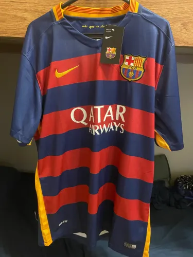 Camisa Barcelona 2015 na etiqueta