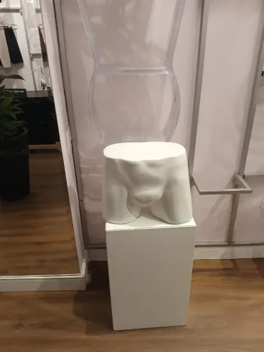 Expositor Bustier de Cueca com Queijo