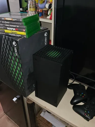 Xbox series X 1tb + 2 controles + 8 jogos mídia física