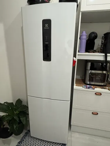 Geladeira Electrolux Frost Free Inverter Efficient AutoSense e Rapid Freeze Inverse
