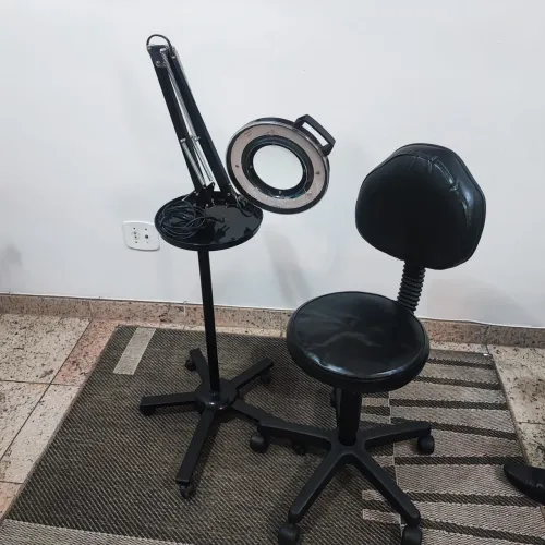 LUMINÁRIA COM LUPA PROFISSIONAL 