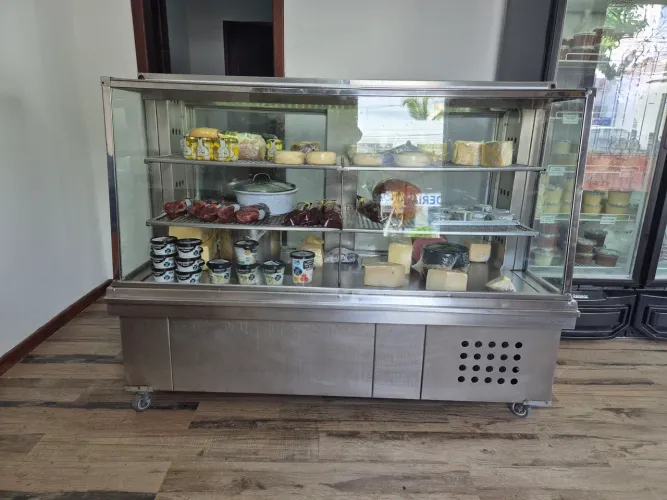Geladeira / Vitrine refrigerada / Refrigerador Horizontal