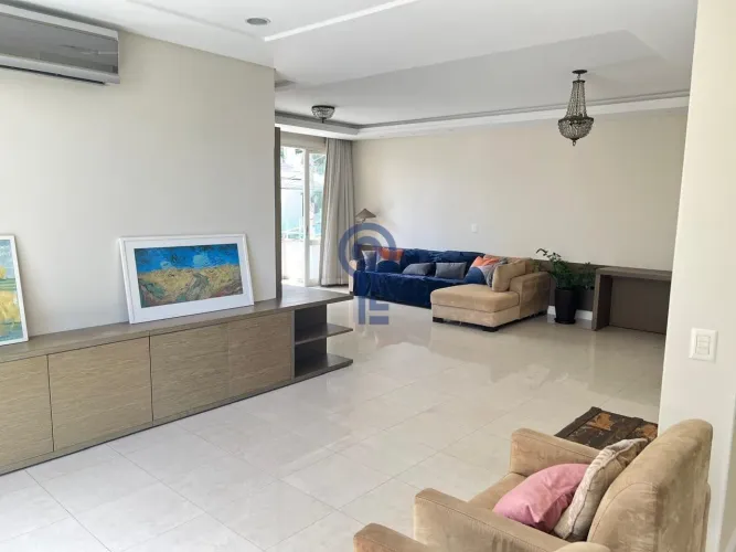 Apartamento com 4 dormitórios no Centro