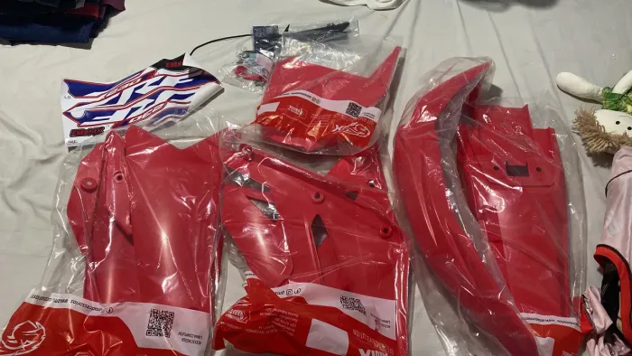 Kit carenagem CRF 230 biker vermelha nova nunca usada