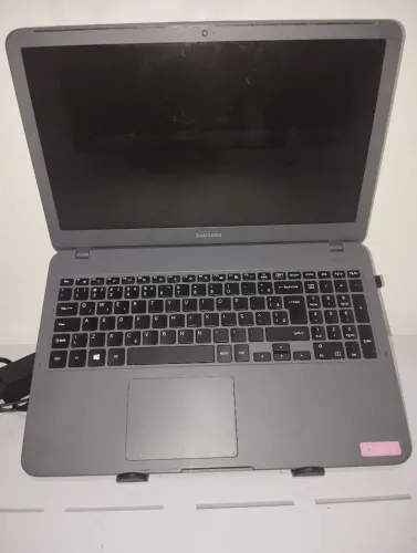 Vende-se um notebook Samsung valor por R$ 1.000,00
