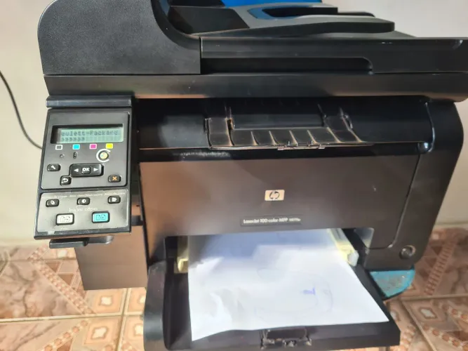 Impressora a laser hp com defeito