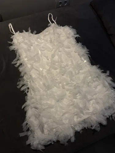 Vestido Branco de Plumas 