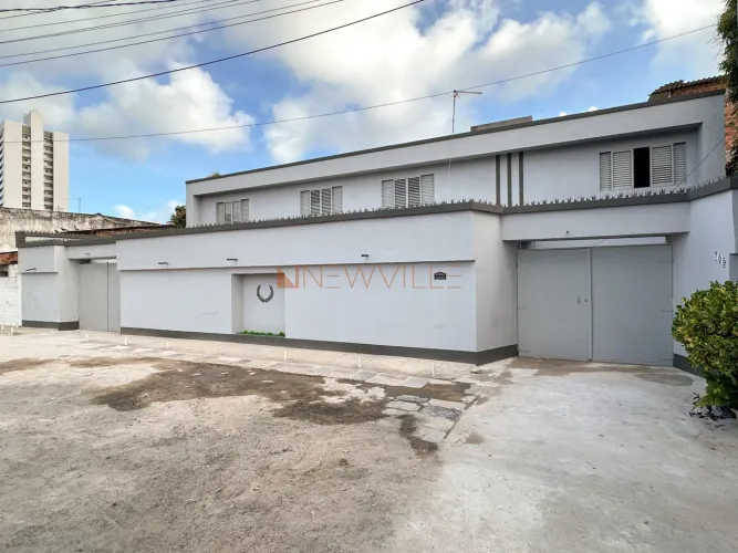 Casa com 460m² 5 Quartos Piscina e 6 Vagas em Piedade à venda