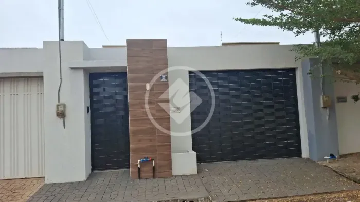 OPORTUNIDADE IMPERDÍVEL NO JD. PRIMAVERA 2 Casa linda, moderna e pronta para morar!Ideal p