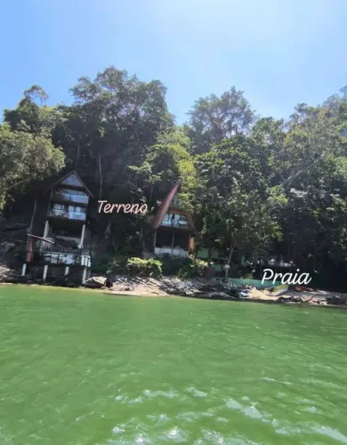 Terreno pé na areia em ilha