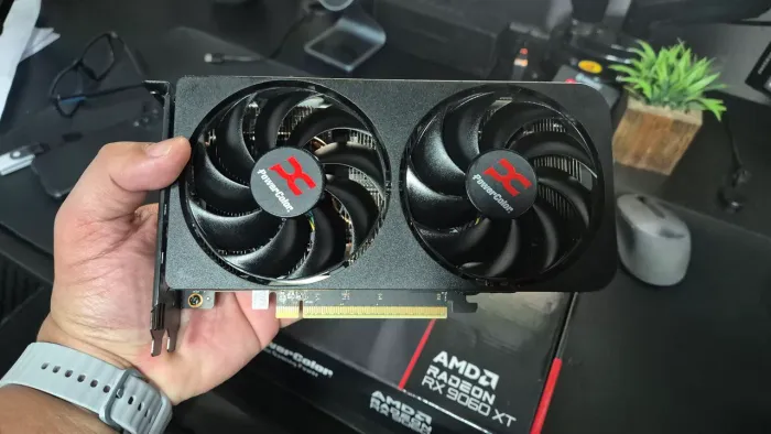 RX 9060 XT 16GB PowerColor - Nova / Pouco Uso