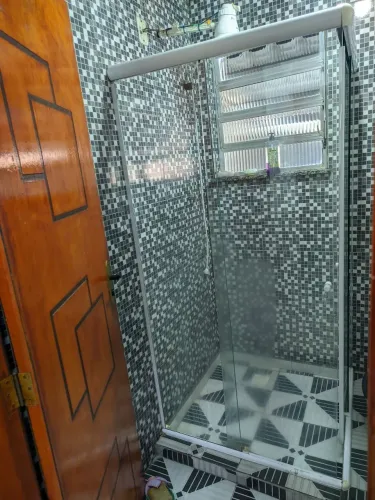 Vendo este box de banheiro por apenas R$450
