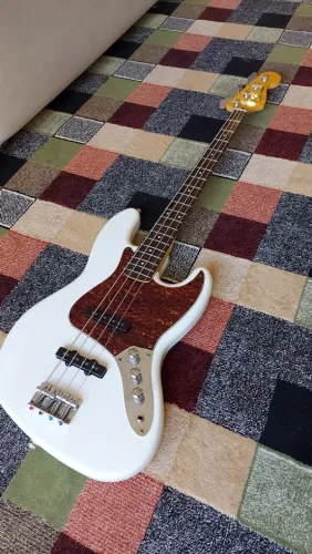 Baixo Fender Squier Vintage Modified Jazz Bass Olympic White