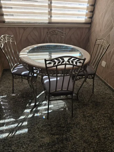 Mesa de ferro 4 cadeiras dos EUA