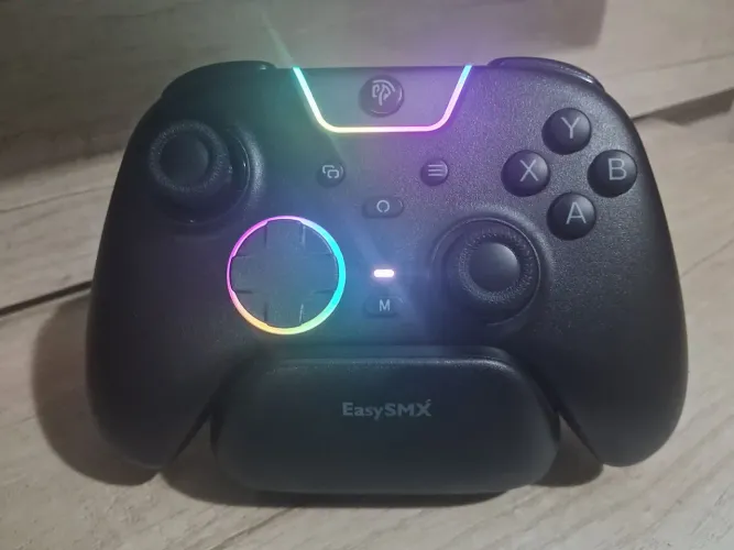 Controle Gamer Sem Fio X05Pro com Dock de Carregamento (PC / Switch / Mobile)