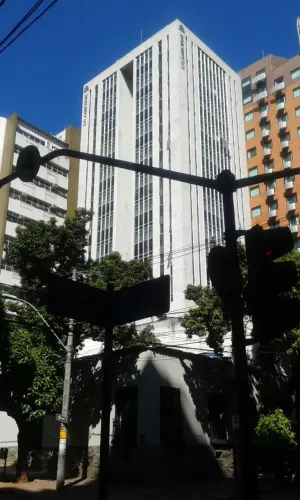 Apartamento de 1 quarto, mobiliado, no Funcionários - Belo Horizonte - MG