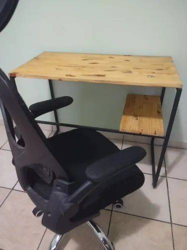 Mesa e cadeira