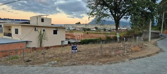 Terreno de Esquina Porto das Águas