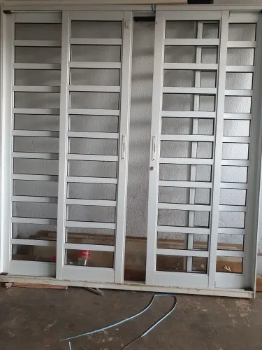 Porta Alumínio branco.