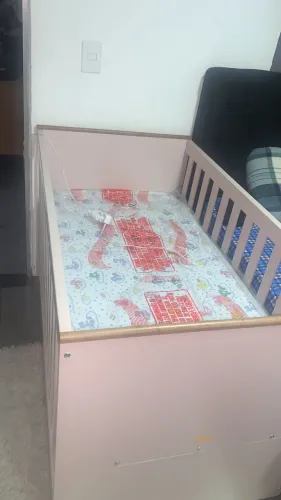 Vendesse um Berço 2 em 1 vira cama