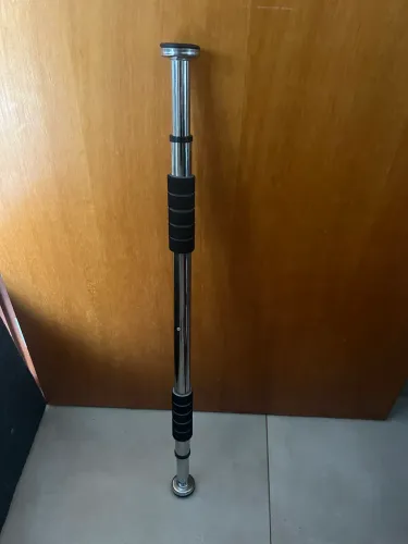 Barra fixa para porta ajustável