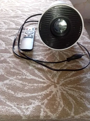 Vende-se mini projetor, usado poucas vezes