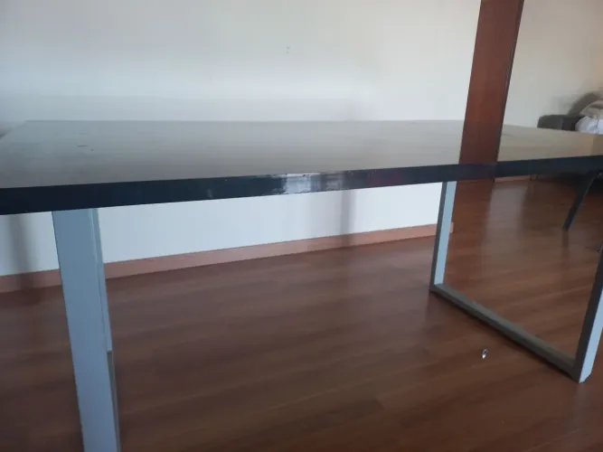 Mesa grande e resistente de metalão grosso 