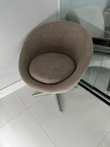 VENDO POLTRONA GIRATÓRIA P/ SALA