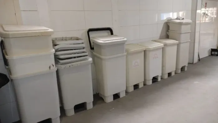 Lixeiras de 240ltrs com pedal brancas - 12 unidades - valor por unidade