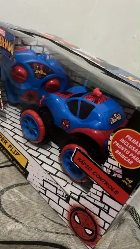 Carinho de controle remoto do homem aranha 