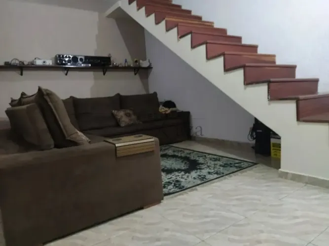 Oportunidade - Casa Sobrado - Residencial Altos do Bosque - 4 Dormitórios - 200m².