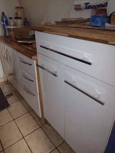 Armário em MDF com 4 portas e 4 gavetas