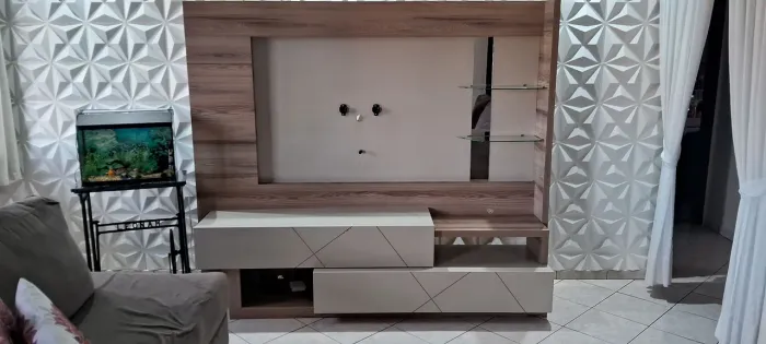 Painel estante com duas gavetas