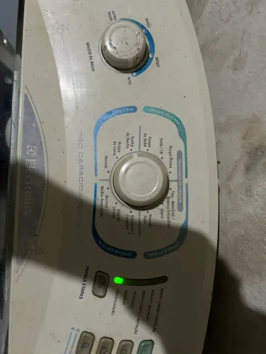 MÁQUINA DE LAVAR ELECTROLUX