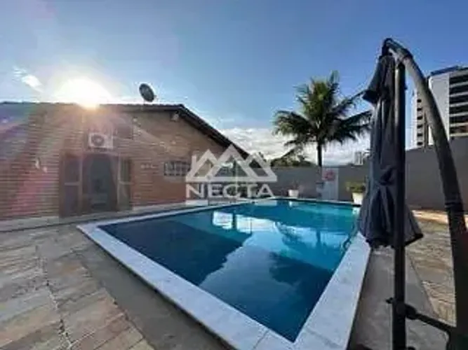Casa com Piscina e Área Gourmet à Venda no Jardim Aruan Caraguatatuba/SP