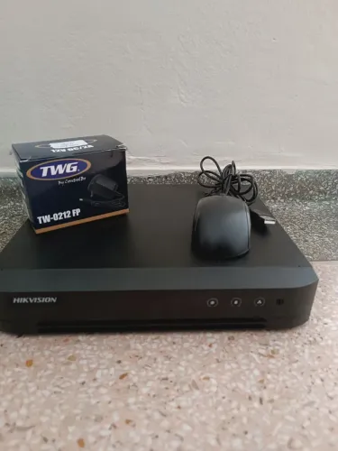 DVR HikVision - 4 canais + HD 500gb