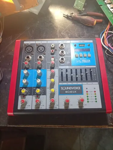Mesa de som Soundvoice MC4 EUX usb