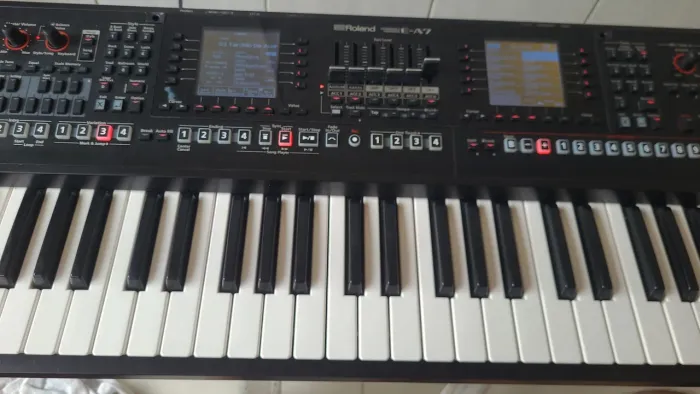 Teclado roland EA 7 vendo ou troco