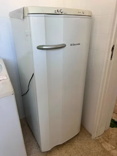 Geladeira Electrolux RE28