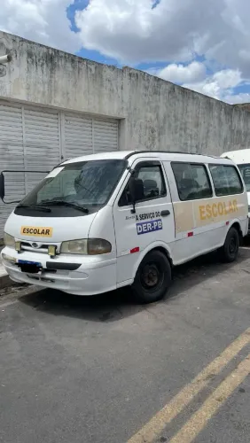 Besta Kia GS 2.7 - 12 passageiros - Ano 2000