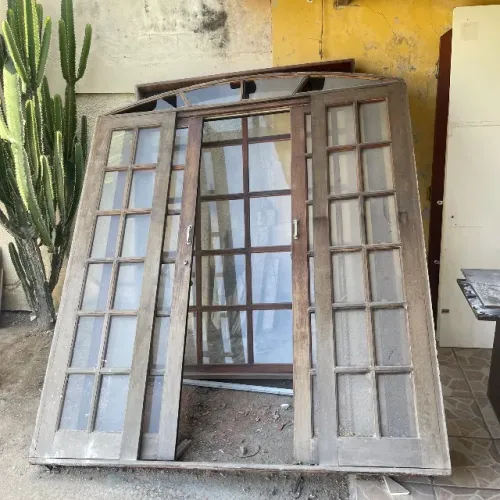 Esquadria de Madeira com vidro