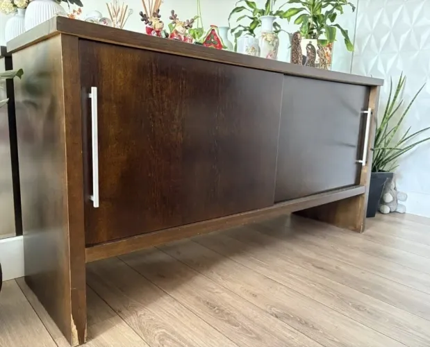 Sala de jantar (mesa com 8 lugares) + balcão