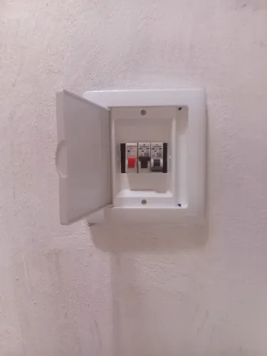 Instalação e manutenção de ar condicionado e serviços de elétrica em geral